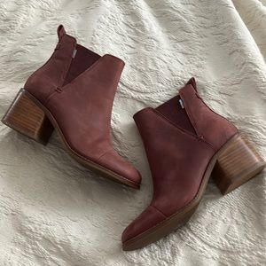 Toms Esme Boots / maroon color